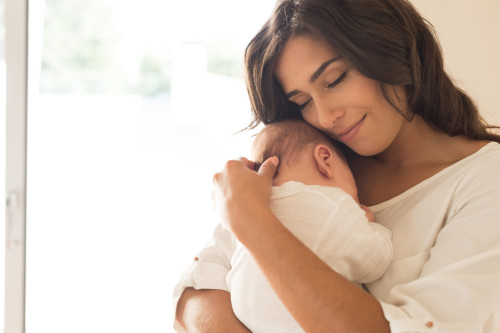 Lehet, hogy az újszülött babád felcserélte a nappalt és az éjszakát? 🌙🌞