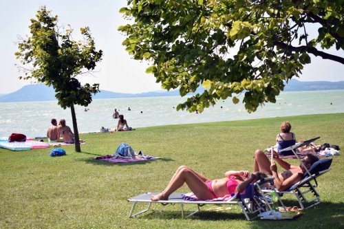 A TARTÓS HŐSÉG AZ EGÉSZSÉGESEKET IS MEGVISELHETI (SONLINE.HU)