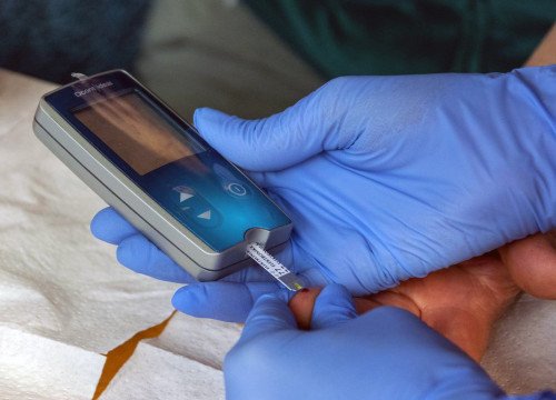 RENDSZERES VÉRCUKORSZINTMÉRÉSRE BUZDÍT A KAPOS MEDICAL
