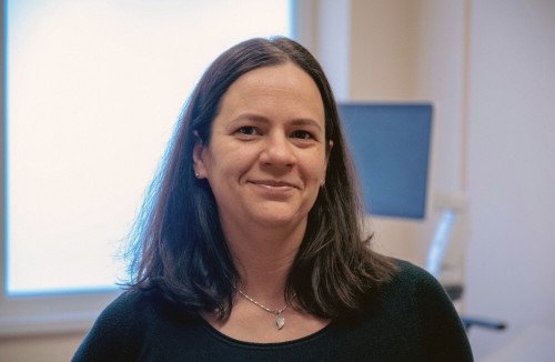 ÖN ALSZIK, MI DOLGOZUNK – ALTATÓOVOSAINK VIGYÁZNAK ÖNRE!