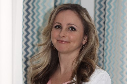 DR. UNDI SAROLTA PHD. REUMATOLÓGUS ÉRKEZIK CENTRUMUNKBA!